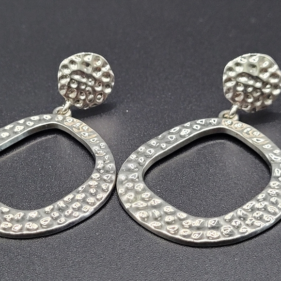 Silver Naomi drop oval Earrings by Dekoster - Picture 5 of 8